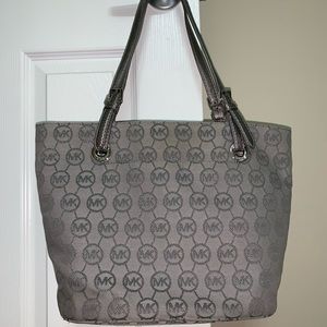 🆕 Michael Kors- Silver / Grey Shoulder Bag